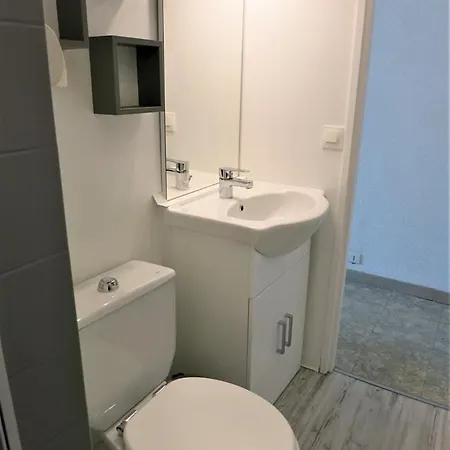 B Front De Apartment